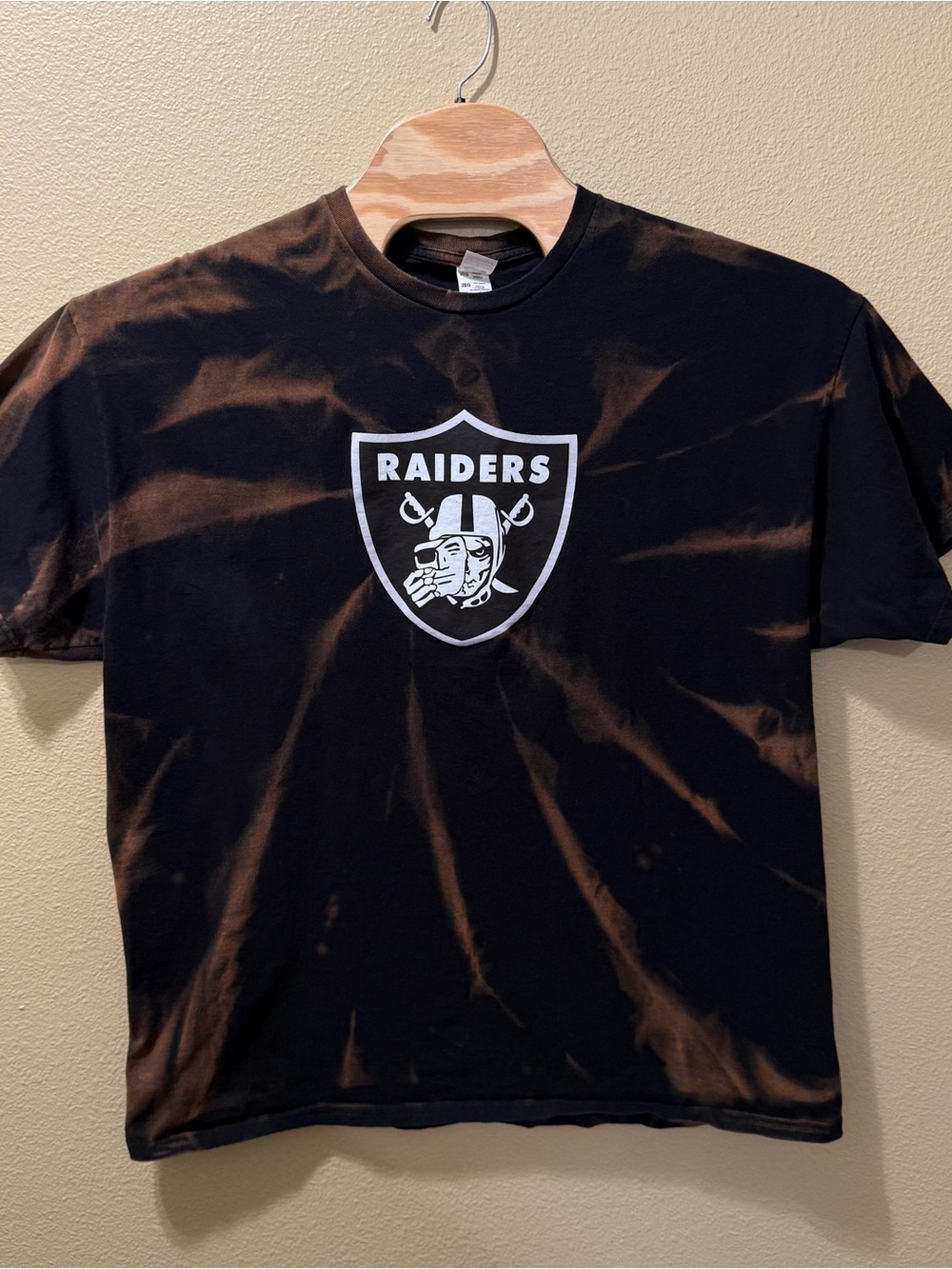 Men’s 2XL NFL Las Vegas Raiders Fruit Of The Loom Black Bleached Tie Dye Shirt